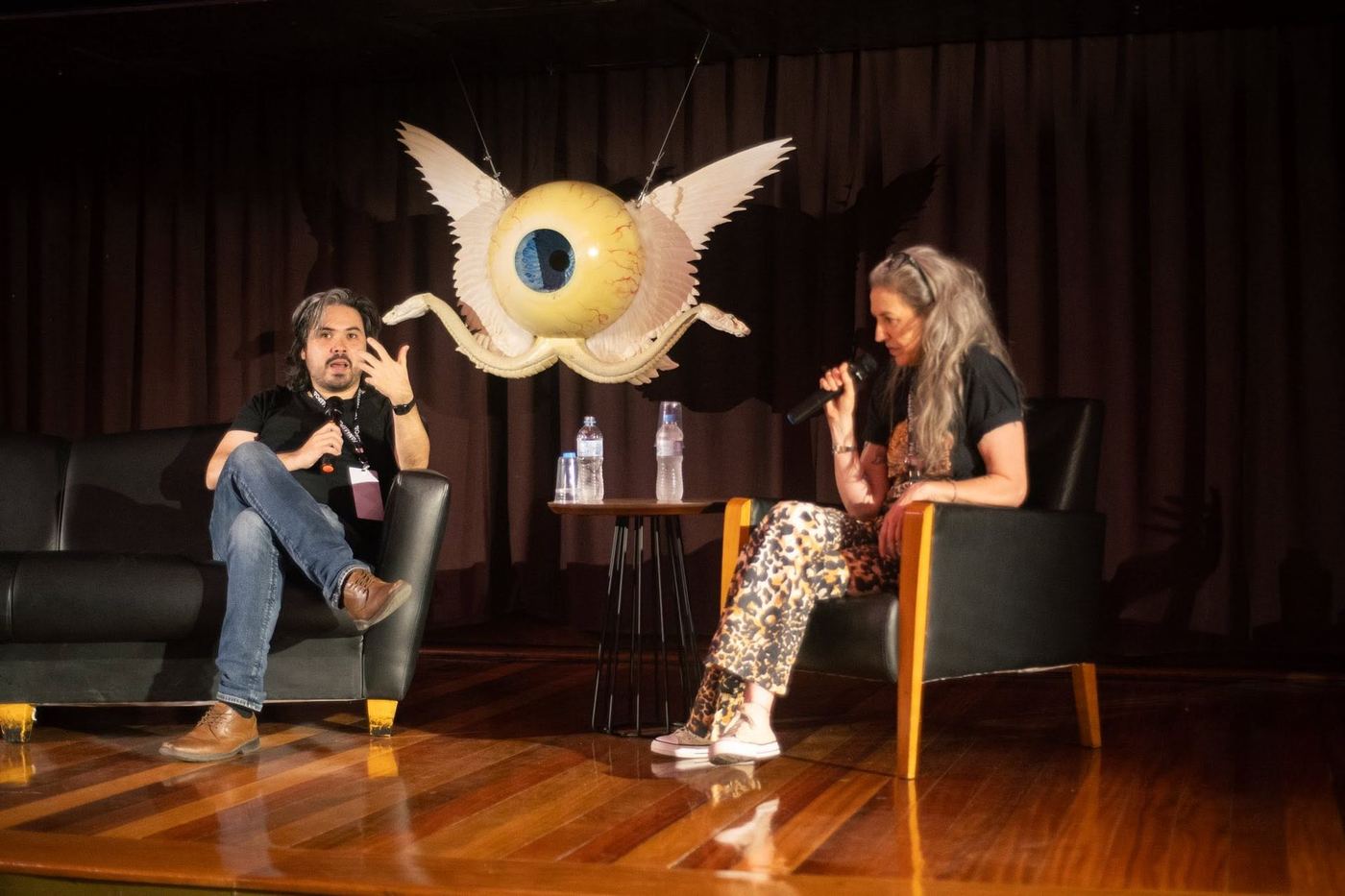 Sala de cine llena en función de estreno